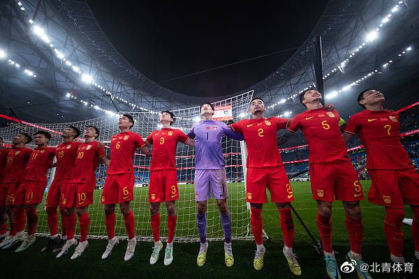 《不要忘记我爱你》发布海报 娜扎刘以豪甜甜对视 2022-01-11 由黄真真执导，娜扎、刘以豪领衔主演，张歆艺特别出演，马志威友情出演，张扬、罗辑等主演的电影《不要忘记我爱你》将于2月14日情人节上映。